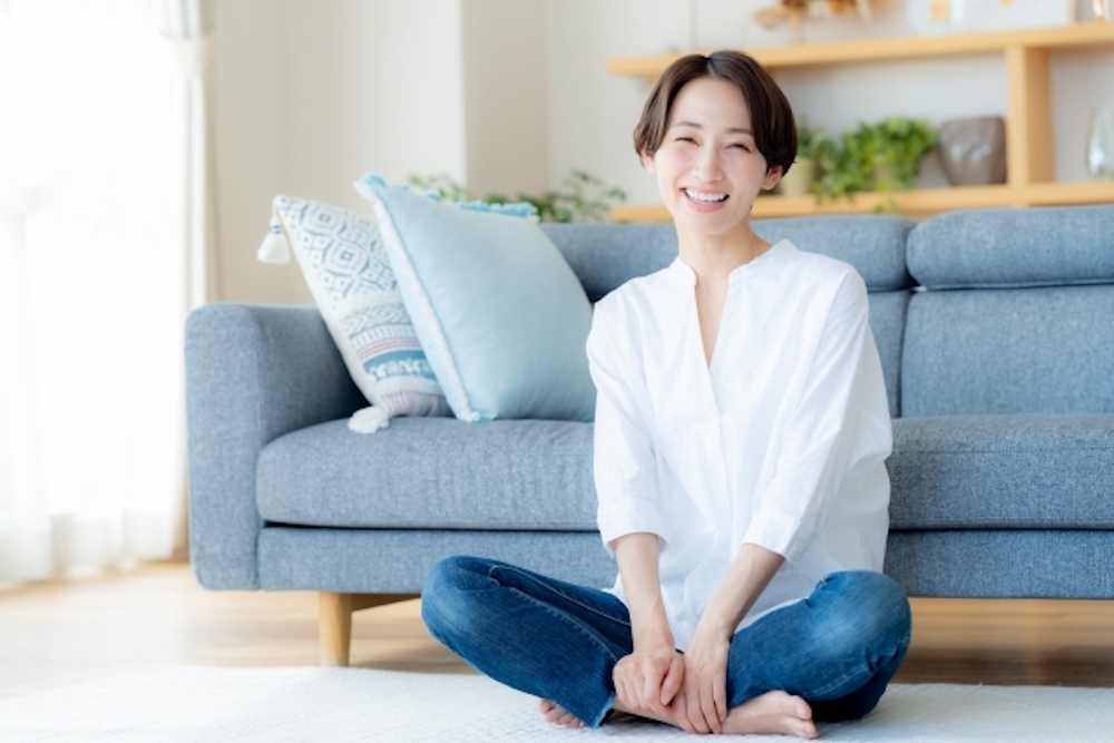笑顔でリラックスしている入居者の様子